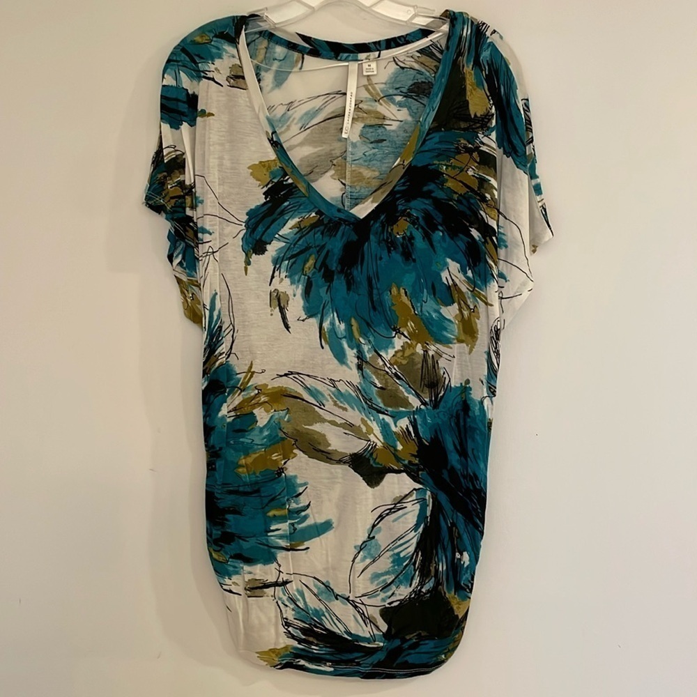 Lauren Conrad Long Soft Rayon Knit V-Neck T-Shirt Blue Floral Short Sleeve